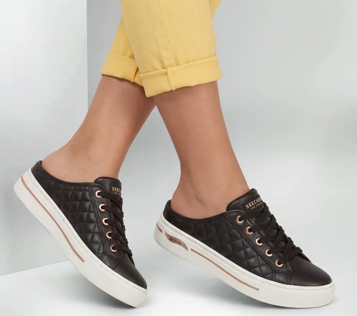 Skechers Arch Fit Arcade – Cozy Fit Snuggle Steps