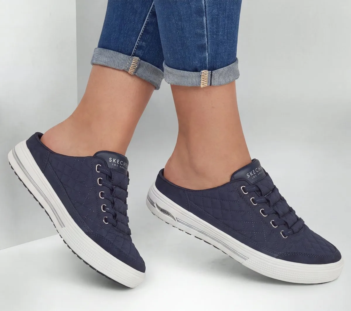 Skechers Arch Fit Arcade – Cozy Fit Snuggle Steps