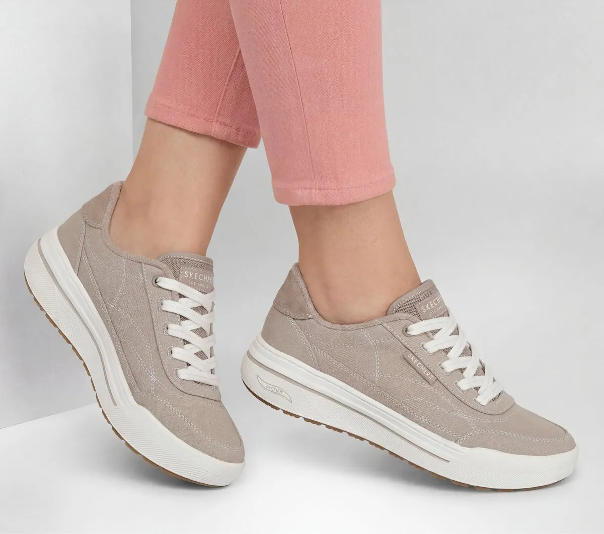 Skechers Arch Fit Arcade HI – Soaring Up