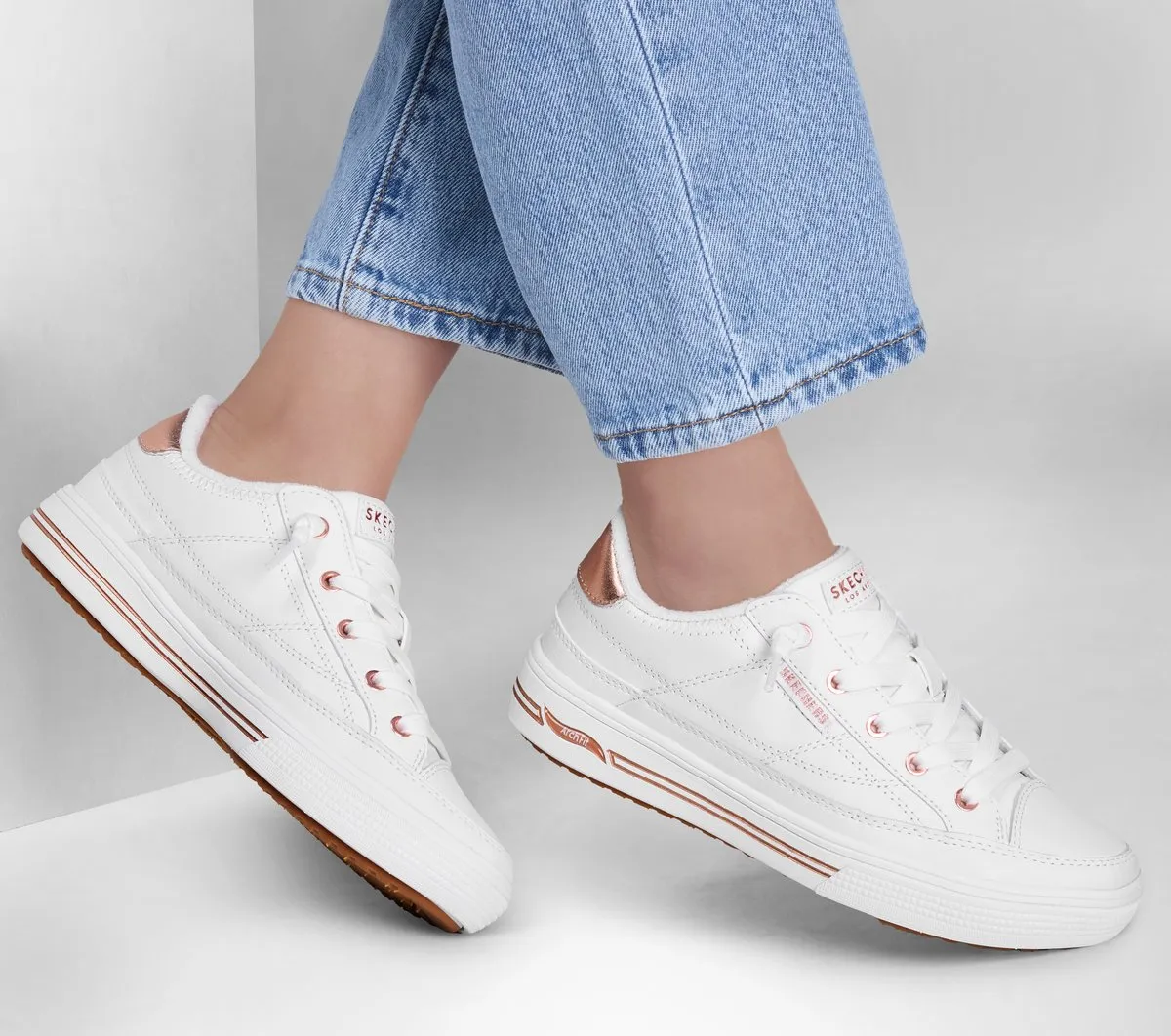Skechers Arch Fit Arcade – Lead The Way