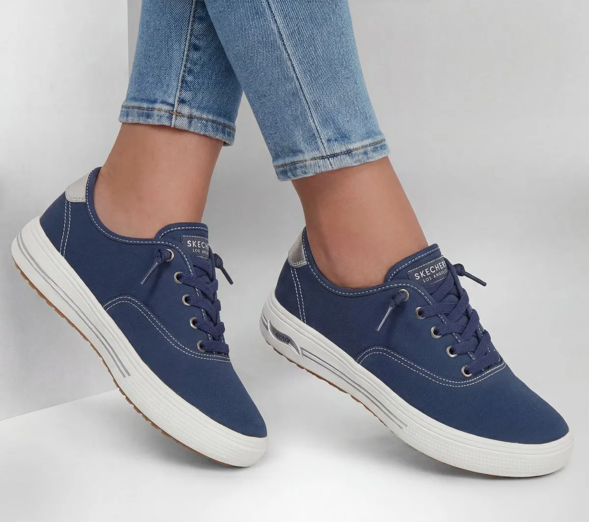 Skechers Arch Fit Arcade –&nbsp;Vista Views