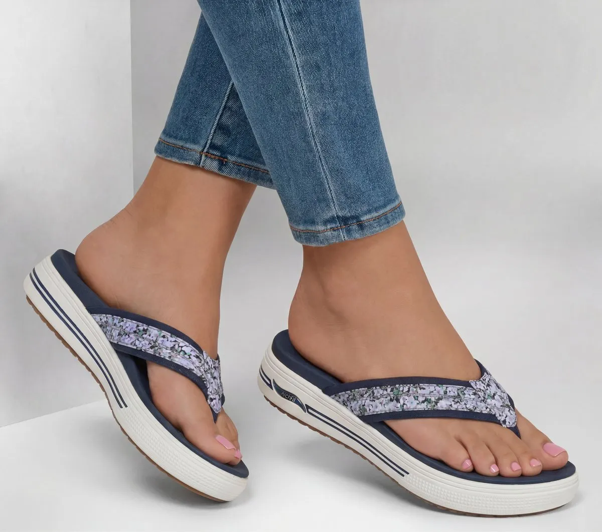 Skechers Arch Fit Arcade Sandal – Flora Friends