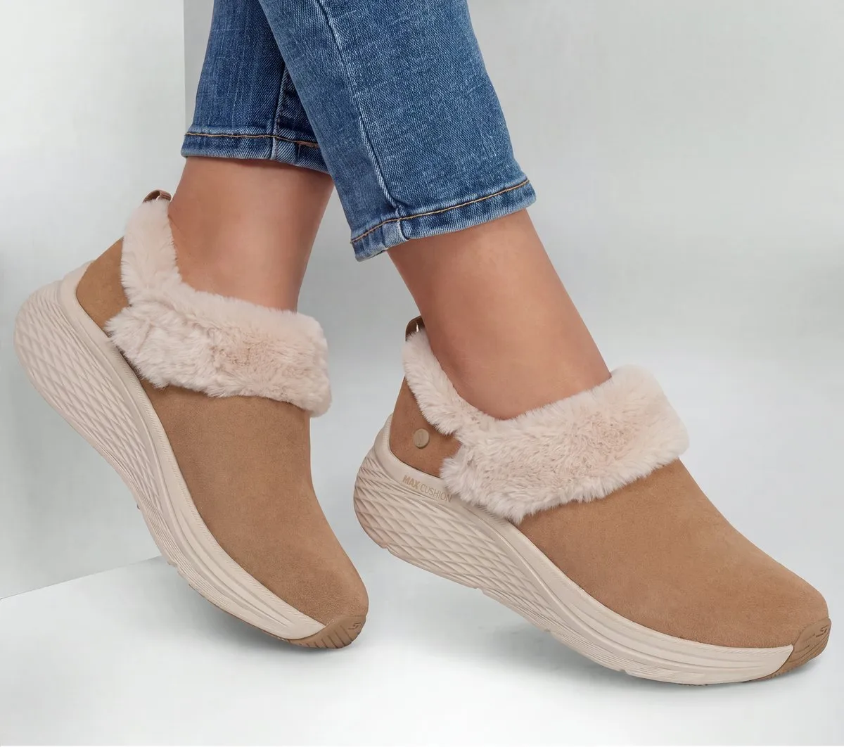 Skechers Max Cushioning Elite 2.0 Boot – Snuggle