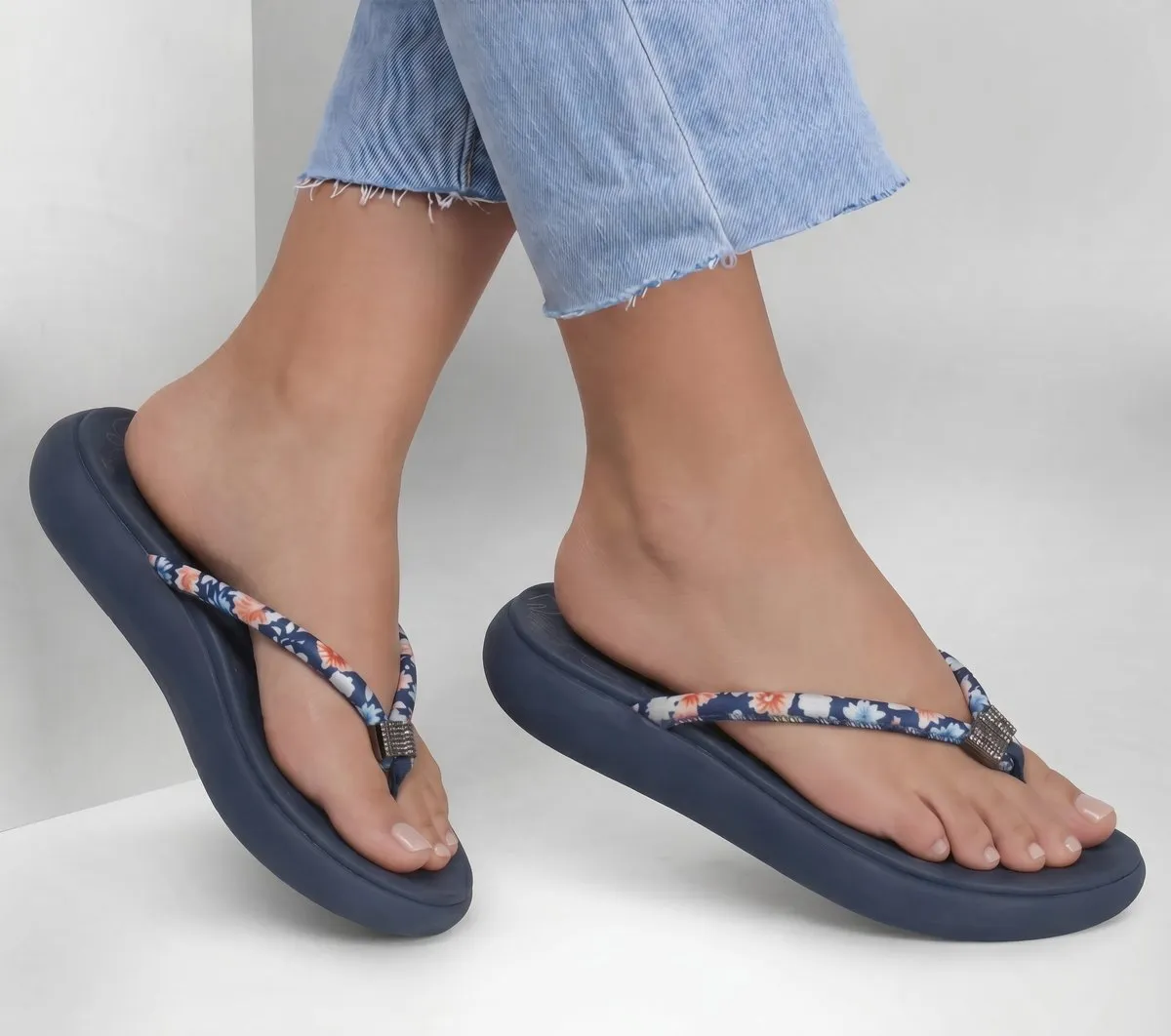 Skechers Relaxed Fit: Asana Luxe – Vibrant Beauty