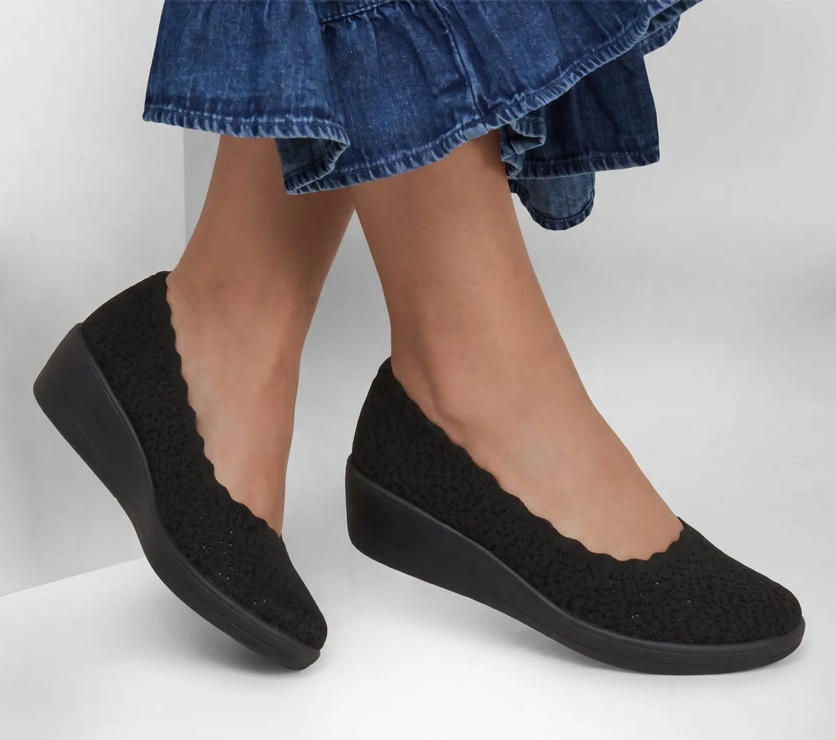 Skechers Relaxed Fit: Newport Wedge – Softly Stitched