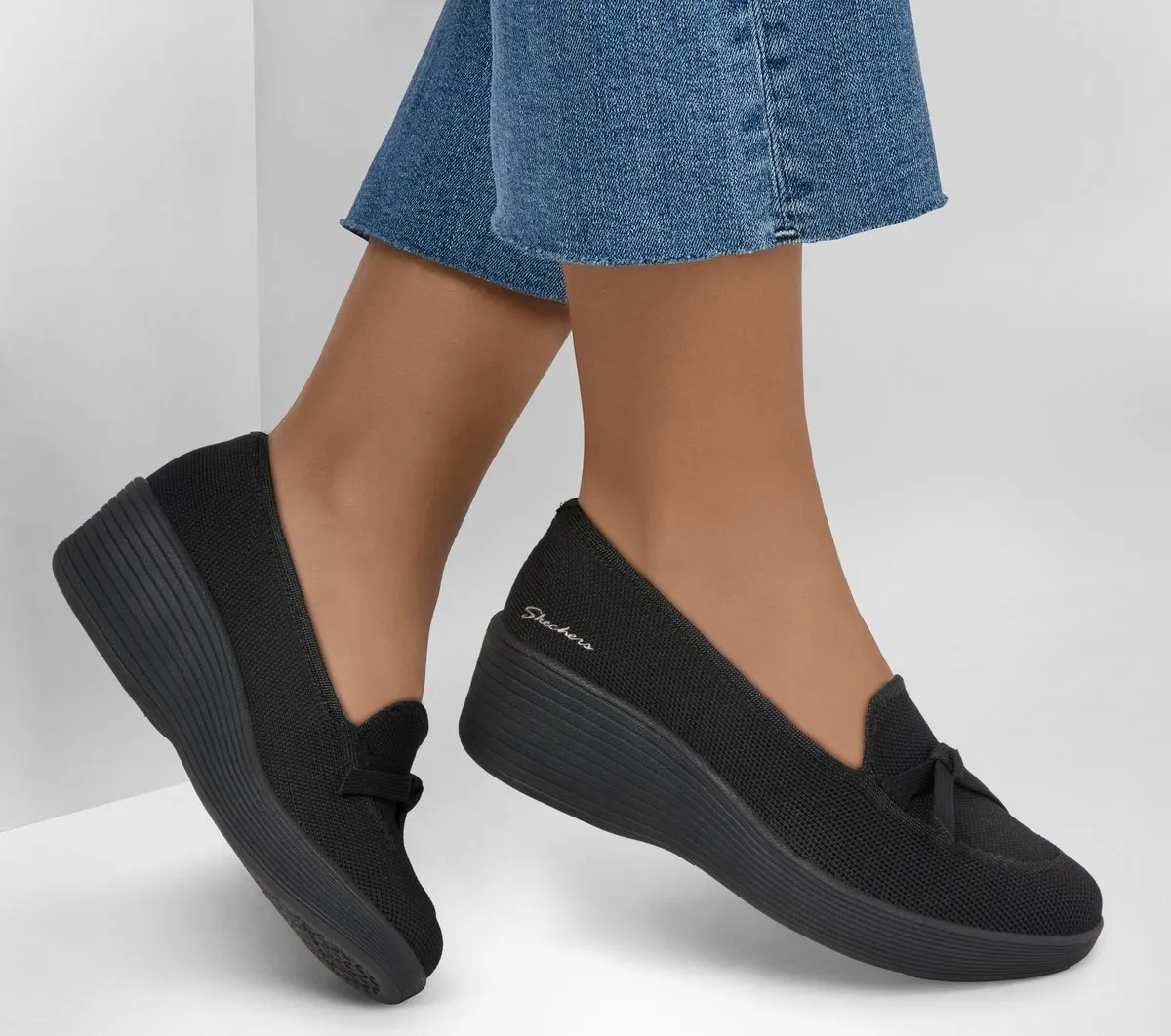 Skechers Relaxed Fit: Parallel Lite – Soaring Softly