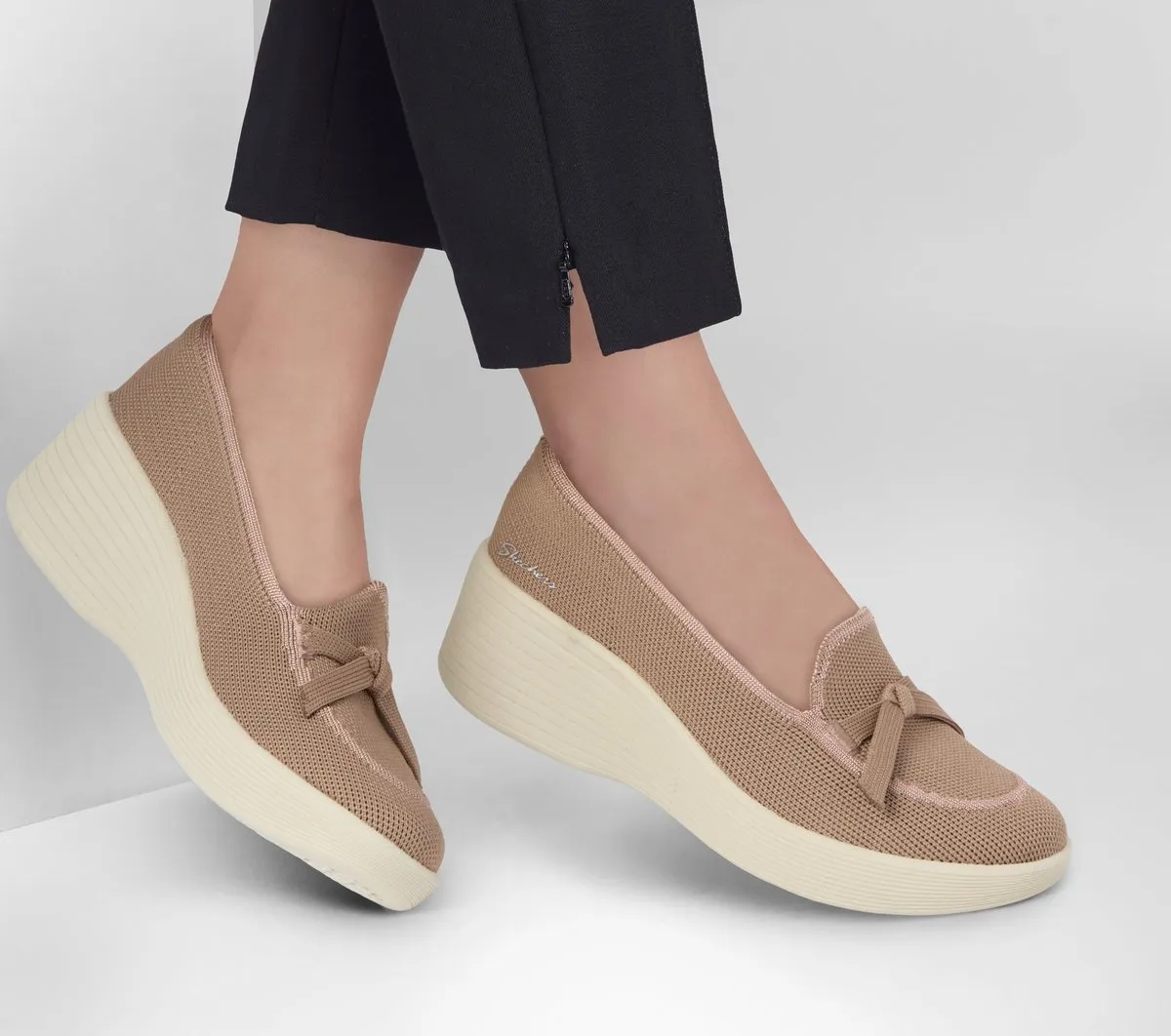Skechers Relaxed Fit: Parallel Lite – Soaring Softly