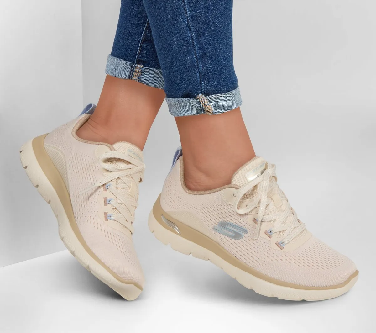 Skechers Arch Fit Summits – Daily Flow
