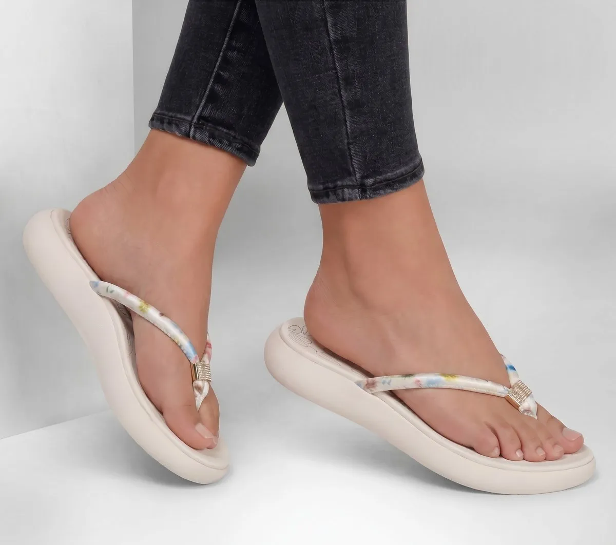Skechers Relaxed Fit: Asana Luxe – Vibrant Beauty