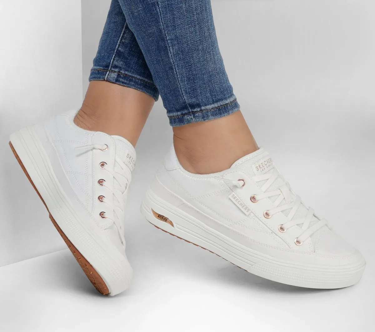 Skechers Arch Fit Arcade – Meet Ya There
